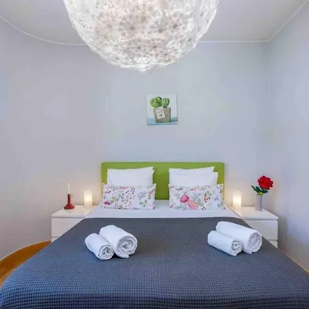 Admirable 1 Bedroom Marina View Apt. Albufeira